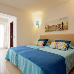 Deluxe Three-Bedroom Apartment Sea View